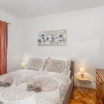 アパート Amazing Apartment In Malinska With Wifi マリンスカ