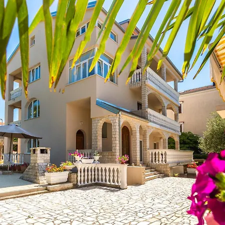 Amazing Apartment In Malinska With Wifi アパート