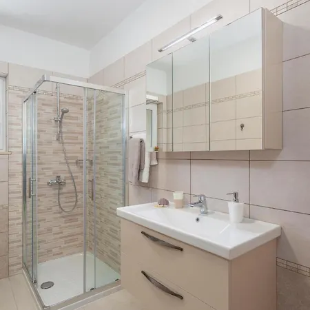 Amazing Apartment In Malinska With Wifi Apartman Malinska