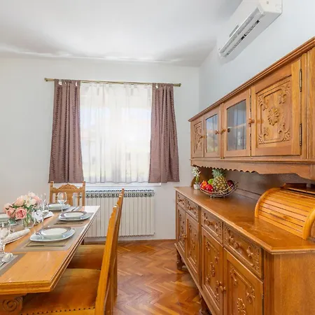 Amazing Apartment In Malinska With Wifi * Malinska
