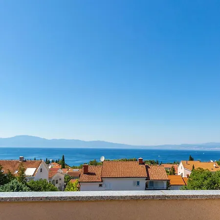 Apartman Amazing Apartment In Malinska With Wifi *