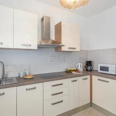 Apartman Amazing Apartment In Malinska With Wifi Malinska