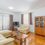 Amazing Apartment In Malinska With Wifi *