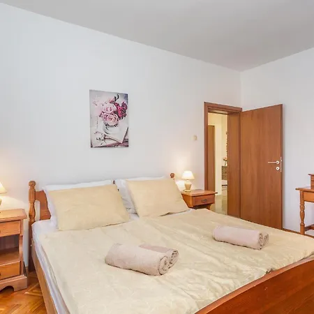 Amazing Apartment In Malinska With Wifi