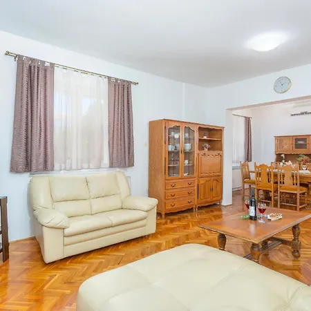 Amazing Apartment In Malinska With Wifi 公寓