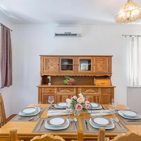 Amazing Apartment In Malinska With Wifi 马林斯卡