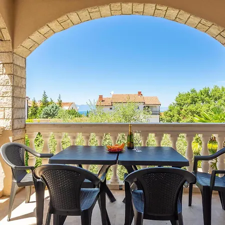 公寓 Amazing Apartment In Malinska With Wifi *