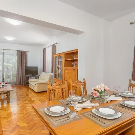 Amazing Apartment In Malinska With Wifi