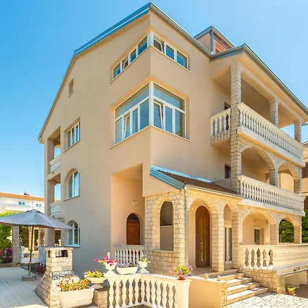 Amazing Apartment In Malinska With Wifi * Malinska