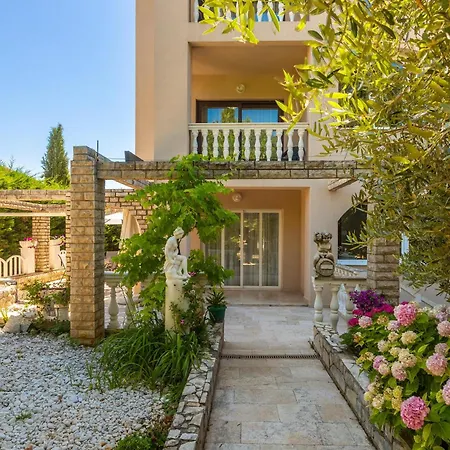 Amazing Apartment In Malinska With Wifi Appartement